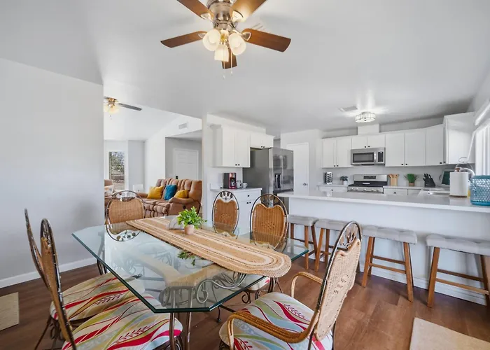 3 Bed 2 Bath Remodeled With River And Mountain Views Holiday home