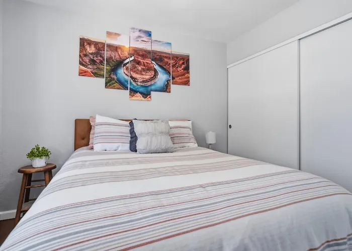 3 Bed 2 Bath Remodeled With River And Mountain Views Holiday home