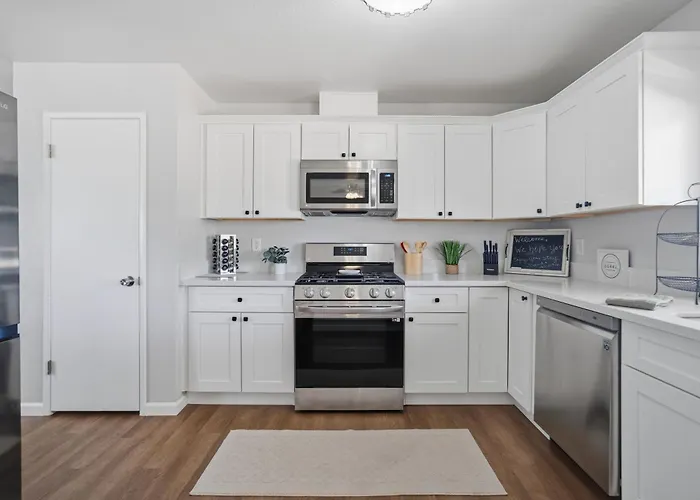3 Bed 2 Bath Remodeled With River And Mountain Views Holiday home Bullhead City