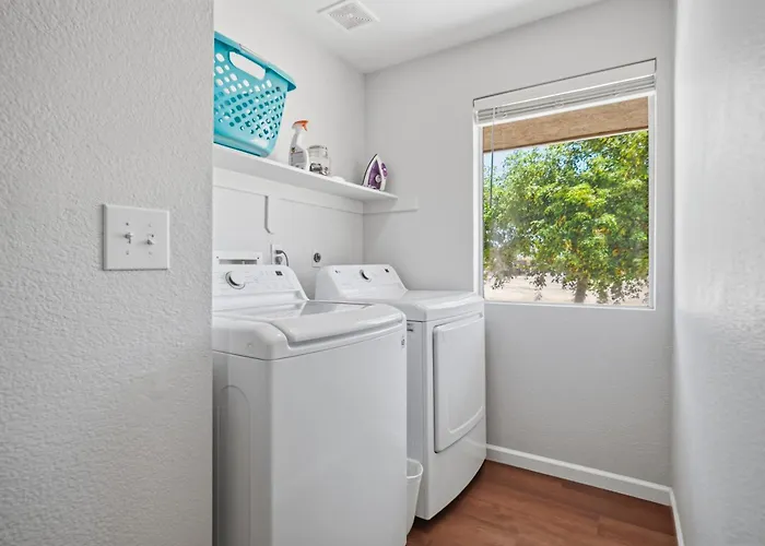 3 Bed 2 Bath Remodeled With River And Mountain Views Holiday home *