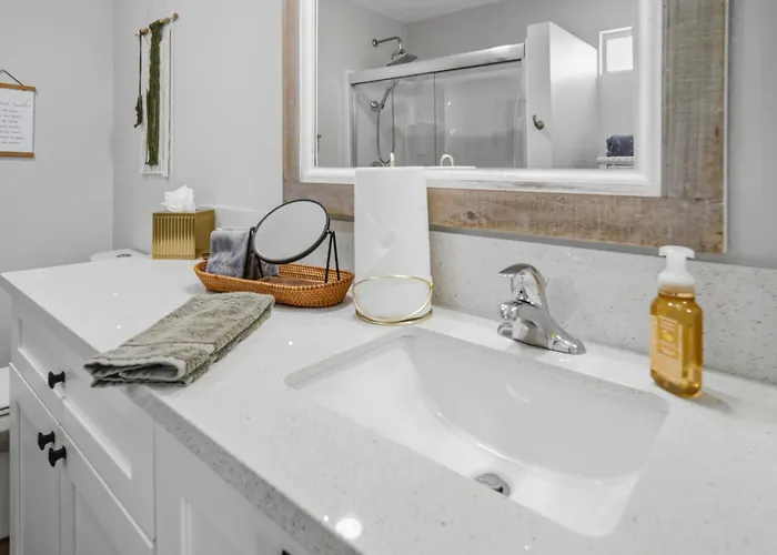 3 Bed 2 Bath Remodeled With River And Mountain Views Holiday home Bullhead City