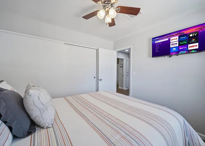 Holiday home 3 Bed 2 Bath Remodeled With River And Mountain Views