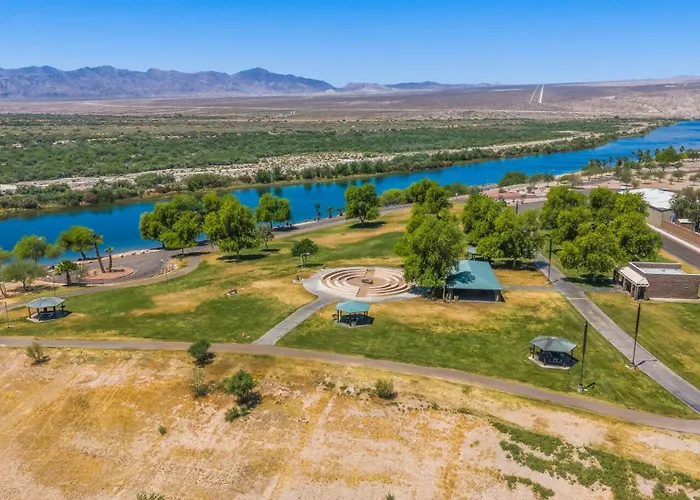 Holiday home 3 Bed 2 Bath Remodeled With River And Mountain Views *