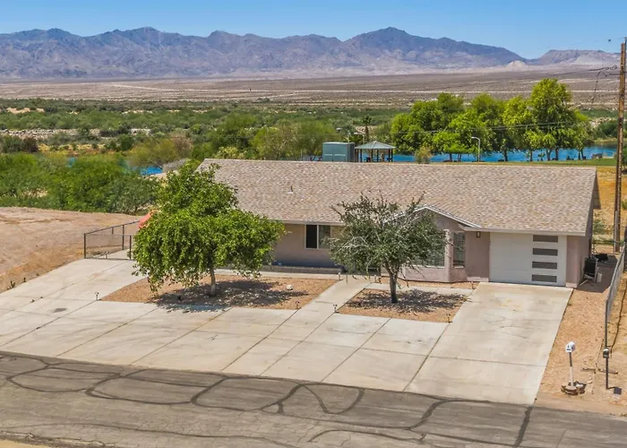 Holiday home 3 Bed 2 Bath Remodeled With River And Mountain Views