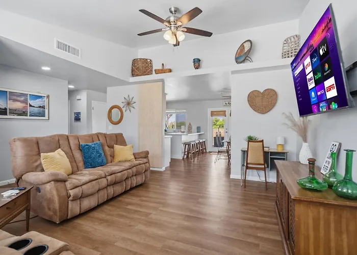 3 Bed 2 Bath Remodeled With River And Mountain Views Holiday home