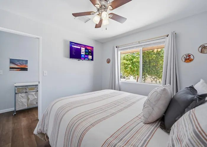 3 Bed 2 Bath Remodeled With River And Mountain Views Holiday home
