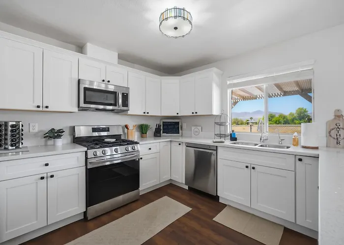 3 Bed 2 Bath Remodeled With River And Mountain Views *
