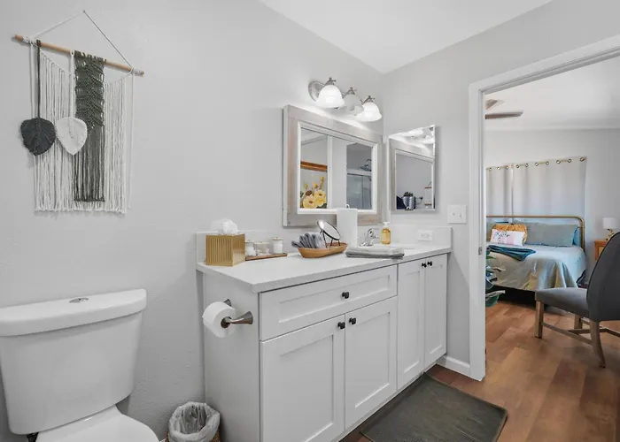 3 Bed 2 Bath Remodeled With River And Mountain Views Holiday home *